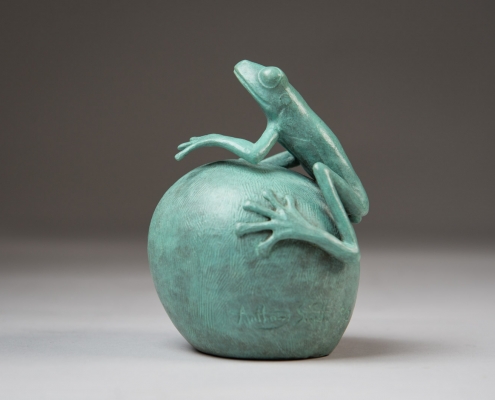 Bronze sculpture of a Tree Frog